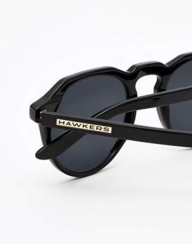 HAWKERS · Gafas de Sol Warwick Diamond black, para Hombre y Mujer, un clásico renovado que combina montura en negro mate y lentes negras, Protección UV400