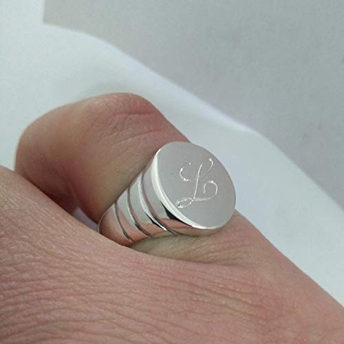 ANILLO Escudo Chevalier HOMBRE, Redondo con NOMBRE INICIAL LETRA grabado, en PLATA 925, HECHO A MEDIDA