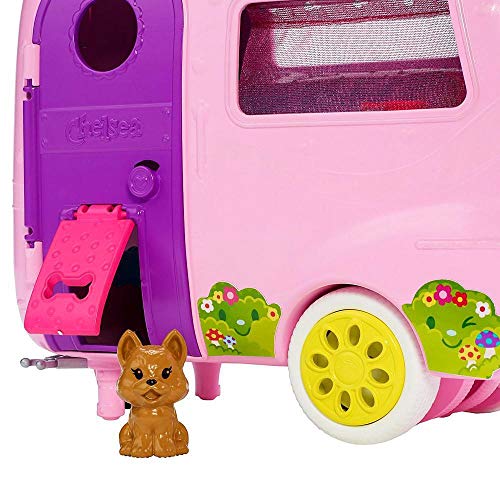 Barbie - Chelsea Muñeca y Su Caravana, con Perrito y Accesorios (Mattel FXG90)