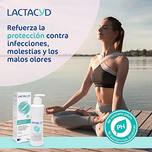 Lactacyd Pharma Protección - Con extractos naturales de acción antiseptica y antibacteriana, enriquecido con tomillo que proporciona una protección activa en la zona íntima externa, 250 ml