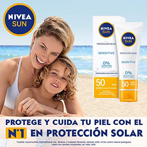 NIVEA SUN Sensitive Protección Facial FP 50, protector solar facial para piel sensible, crema sin perfume con 0% sensación pegajosa - 1 x 50 ml