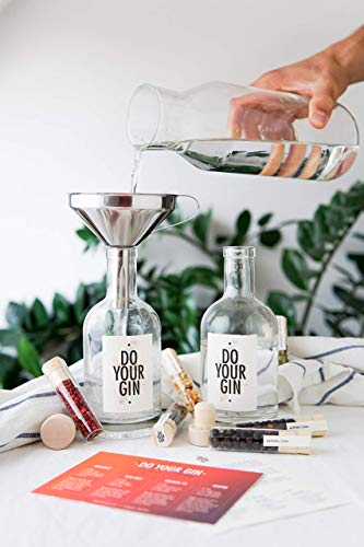 DO YOUR GIN - kit Gin Tonic para Elaboración de Ginebra - 12 Productos Botánicos de Alta Calidad - En Hermosas Botellas de Especias - El Regalo Perfecto para Hombres y Mujeres - Incluye 2 Botellas