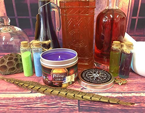 Happy Piranha LTD Vela perfumada Clase Potion Hecha a Mano con Aroma a toronja y Dulces sueños, Clase de pociones, Escuela de Brujas y Magos - Velas para Libros - Regalo literario