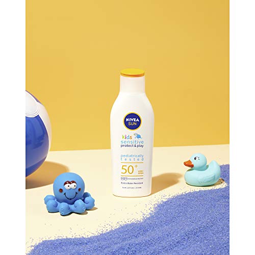 NIVEA SUN Kids Sensitive Protege & Juega Leche Solar para niños FP 50+ en pack de 6 (6 x 200 ml), protector solar infantil resistente al agua, protección solar muy alta