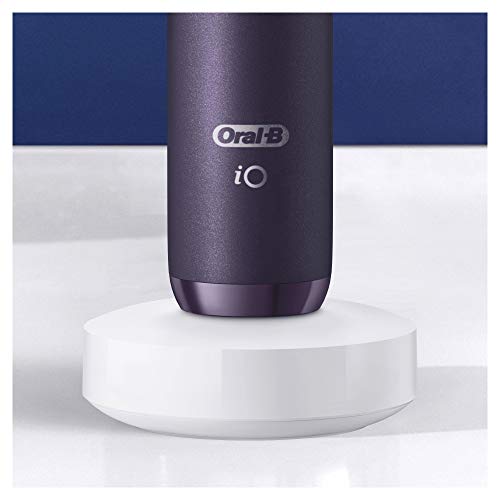 Oral-B iO 8 Cepillos Eléctricos Recargables Con Tecnología De Braun, Mangos Morado Y Negro Con Tecnología Magnética Revolucionaria, Pantalla En Color, 2 Cabezales De Recambio, 1 Funda De Viaje Premium