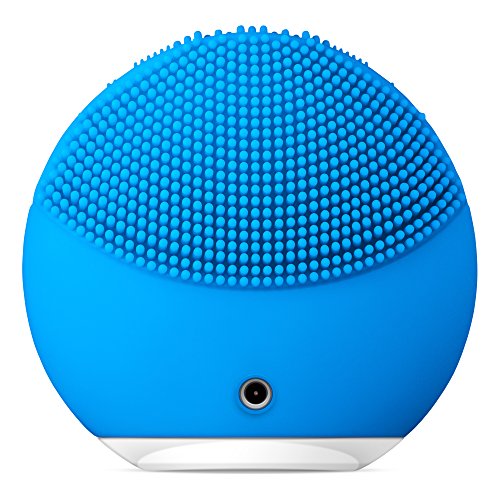 LUNA mini 2 de FOREO es el limpiador facial con modo anti-edad. Un cepillo facial sónico de silicona, para todo tipo de piel |Aquamarine| Recargable a través USB