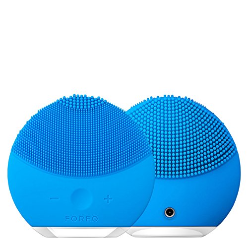 LUNA mini 2 de FOREO es el limpiador facial con modo anti-edad. Un cepillo facial sónico de silicona, para todo tipo de piel |Aquamarine| Recargable a través USB