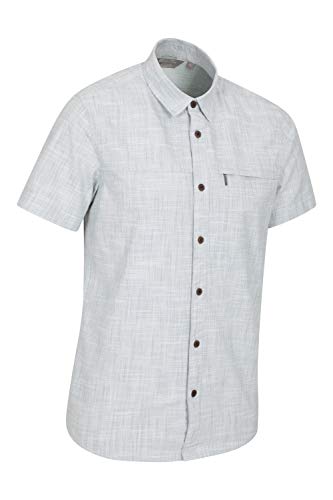 Mountain Warehouse Camisa de Manga Corta Textura de Fibra de Coco Hombre - 100% algodón, Corte Recto, Forrada con Malla, Bolsillo de Cremallera en el Pecho - Vacaciones Azul Denim L