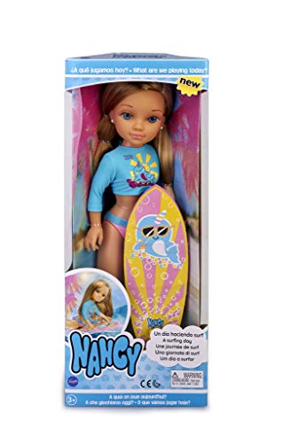 Nancy-Un día Haciendo Surf, Incluye Muñeca con Tabla y Neopreno, para niñas a Partir de 3 años (Famosa 700015528)