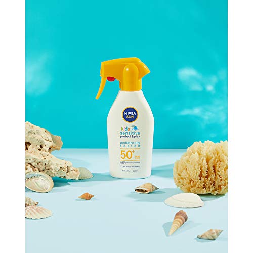 NIVEA SUN Kids Sensitive Protege & Juega Spray Pistola FP 50+, spray solar extra resistente al agua para piel sensible, protector solar para niños - 1 x 300 ml