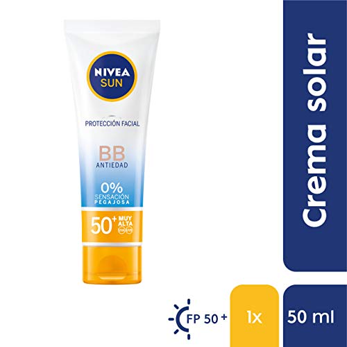 NIVEA SUN Protección Facial UV BB Anti-edad FP 50+ (1 x 50 ml), crema solar facial con 0% sensación pegajosa, crema facial antiedad, protector solar con color para un bronceado uniforme