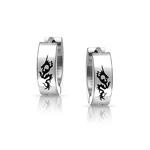 Pequeño estilo asiático dragón Kpop Huggie aro pendientes para hombres mujeres láser grabado plata tono acero inoxidable