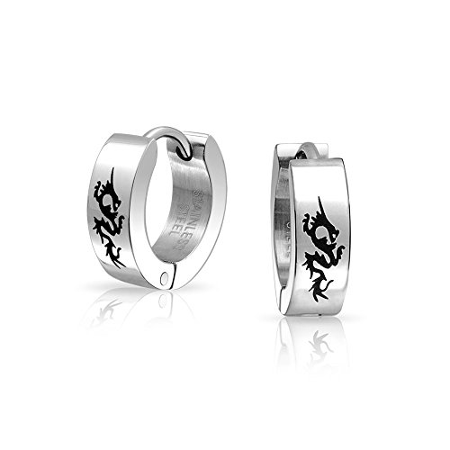 Pequeño estilo asiático dragón Kpop Huggie aro pendientes para hombres mujeres láser grabado plata tono acero inoxidable