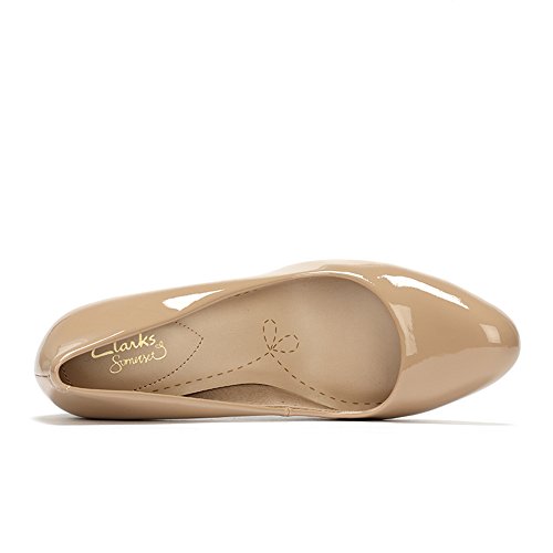 Clarks Carlita Cove - Zapatos de Tacón para Mujer, Beige (Sand Patent), 39.5