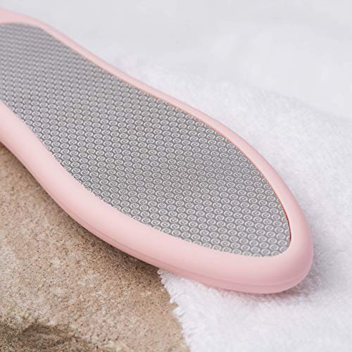 Lima de Pies Premium de Corte Láser con Mini Lima de Durezas de DYNESSE. Escofina Callos con Diseño Ergonómico. Limpiador Pies de Acero Inoxidable para Spa y Pedicura. Elimina las Pieles Muertas