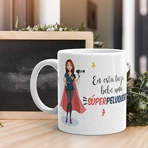 Kembilove Taza de Café Peluquera – En Esta Taza Bebe una Súper Peluquera – Taza de Desayuno para la Oficina – Taza de Café y Té para Profesionales – Taza de Cerámica Impresa – Tazas de 350 ml