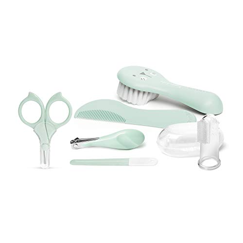 Suavinex 401211 - Neceser Set Manicura para Bebés +0M con Cepillo, Peine, Cepillo Dental, Tijeritas, Lima, Cortaúñas, Color Verde