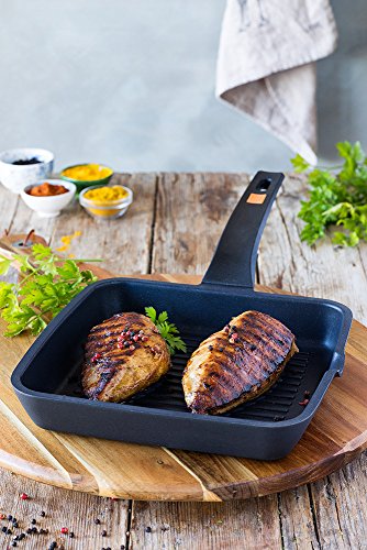 BRA Efficient - Grill Asador con Rayas, Aluminio Fundido con Antiadherente Platinum Plus, Apto para Todo Tipo de Cocinas Incluido Inducción, Libre de PFOA, Negro, 28 x 28 cm