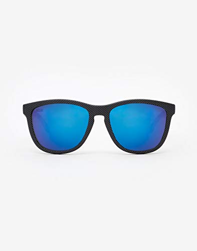 HAWKERS Gafas de Sol ONE Carbono, para Hombre y Mujer, con Montura Negra Mate con Trama y Lente Azul Efecto Espejo, Protección UV400