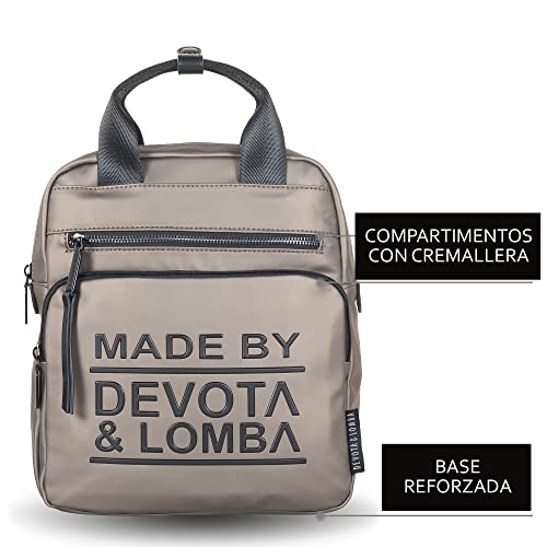 Devota y Lomba Mochila Impermeable. Mochilas Mujer Casual. Mochila Mujer. Mochila Mediana Hombre. Cómoda y Ligera. Diseño y Calidad. 25 x 29 x 10 cm. Made 993 Color Taupe