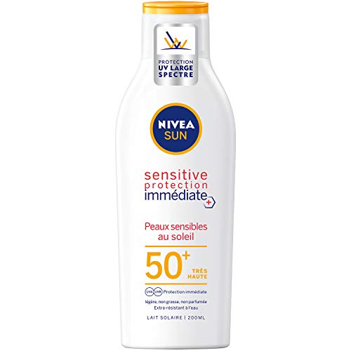 Leche solar Sensitive protección inmediata FPS 50+ (1 x 200 ml), protección solar no perfumada y resistente al agua, pantalla solar, textura ligera no grasa.