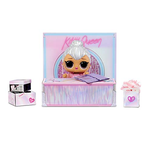 LOL Surprise Muñeca Grande Kitty Queen con Sorpresas a la Moda, Zapatos, Vestidos y Accesorios. Incluye un Escritorio, una Silla y un Fondo de Juego. Muñecas para Coleccionar para Niños de 3+ Años