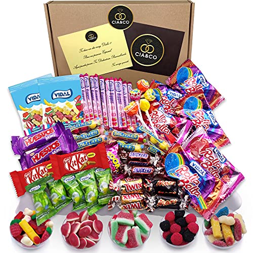 Lote envuelto para Regalo con +45 Dulces Variados y 500 grs de Chuches Sin Gluten. Con Tarjeta Dedicada Personalizada y Regalices, Caramelos, Kit Kat, Mars, Huesitos, Twix, y Golosinas para Regalo