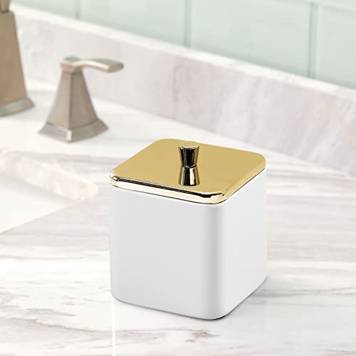 mDesign Algodonero Decorativo – Contenedor con Tapa con Bordes Redondeados para bastoncillos de algodón, Sales de baño y más – Organizador cosmético de Metal para baño – Blanco/Dorado latón