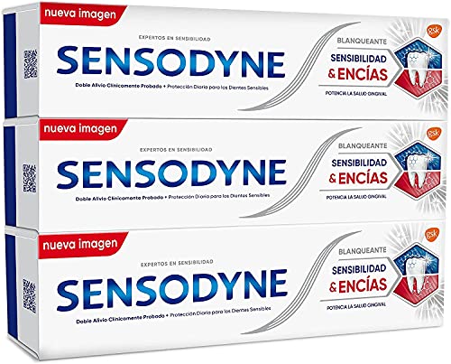 Sensodyne Sensibilidad y Encías Pasta de Dientes Blanqueante, Alivio para Dientes Sensibles, Protección Duradera frente a la Sensibilidad Dental, Pack de 3 x 75 ml