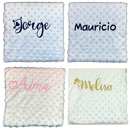 mibebestore - Manta bebe personalizada con nombre bordado, cochecito o capazo. Medidas 80x110 cm. Tacto terciopelo. Regalo Baby Shower