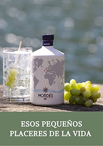 Valeli, Cesta Regalo original 2 Gin Nordés 5cl miniaturas, kit de botánicos para ginebra con 2 tónica Schweppes 33cl y aperitivo frutos secos y snacks. Regalo para él, ella, cumpleaños, padre, amigo