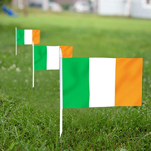 Bandera de palo de Irlanda, ANLEY Bandera nacional de Irlanda de 5x8 pulgadas con mini asta con poste sólido blanco de 12 "- Colores vivos y resistentes a la decoloración - Banderas de palo