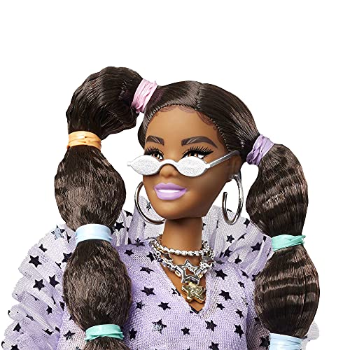 Barbie Extra Muñeca afroamericana articulada con coletas burbujas, accesorios de moda y mascota (Mattel GXF10)