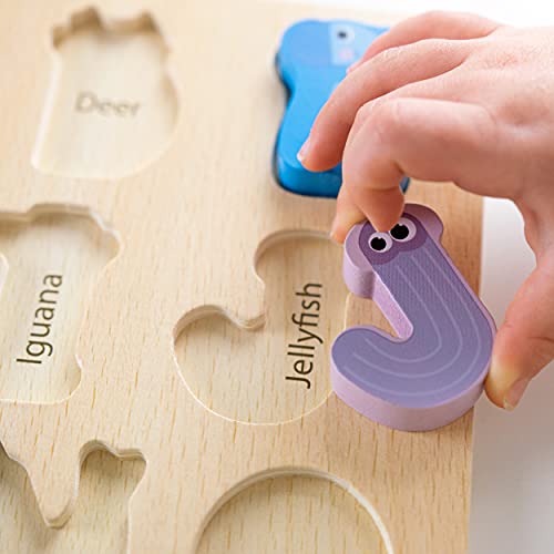 Budding Bear Puzzle de Madera Letras de Alfabeto Animales - Madera Natural 100% Ecológica - Sin Químicos, Plástico y Toxinas – 26 Piezas + Tablero - Puzzle Niños 3 Años+ Nombres Animales en Inglés