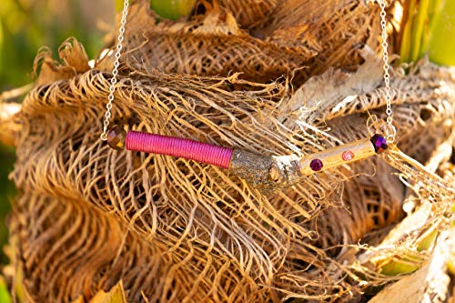 Joya de mujer en madera y plata de ley hecha a mano. Colgante de madera natural con detalles de cristales morados tipo"Swarovski", con terminaciones en cristal morado opaco"efecto diamante".