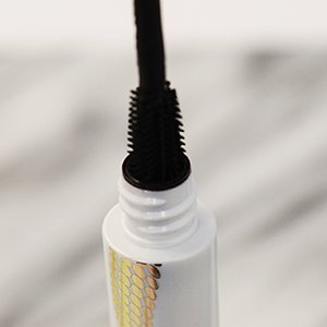 KIKO Milano Luxurious Lashes Extra Volume Brush Mascara | Máscara de pestañas efecto volumen y definición extra