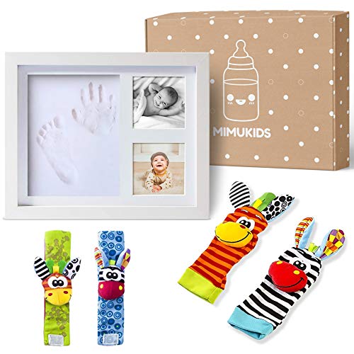 MIMUKIDS marco huellas bebe con sonajeros bebes pies y manos - regalo bebe originales marco para huella bebe con juguete para mano y pies son los mejores regalos originales para bebes recien nacidos