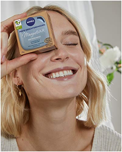 Nivea MagicBar Limpiador facial refrescante (75 g), limpiador facial para una sensación agradable y suave, cosmética natural certificada con aceite de almendra y arándanos