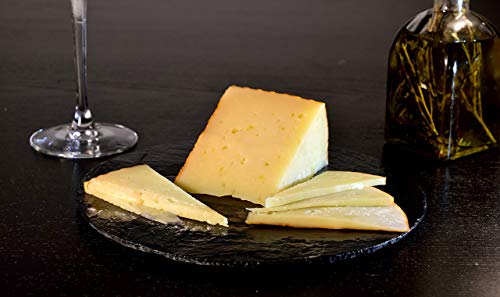 Queso CURADO Artesano. (Leche Cruda de Vaca) Sabor único. MEDIA PIEZA | Serie "Oro Andaluz" con Aceite Oliva Virgen Extra. La Verea Andaluza