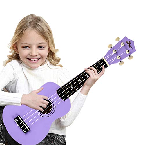 Winzz Ukelele Soprano Starter Kit para Principiante. Incluye: Funda, Afinador, Cuerdas Extra, Correa Ajustable, Púas, Pegatinas de notas, Guía de Acordes y Paño de pulido. Color: Morado