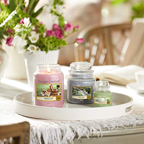 Yankee Candle Vela pequeña en tarro | Vela perfumada por la tarde | hasta 30 horas de tiempo de combustión | Colección Garden Hideaway