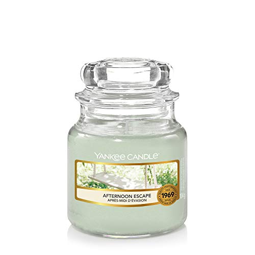 Yankee Candle Vela pequeña en tarro | Vela perfumada por la tarde | hasta 30 horas de tiempo de combustión | Colección Garden Hideaway