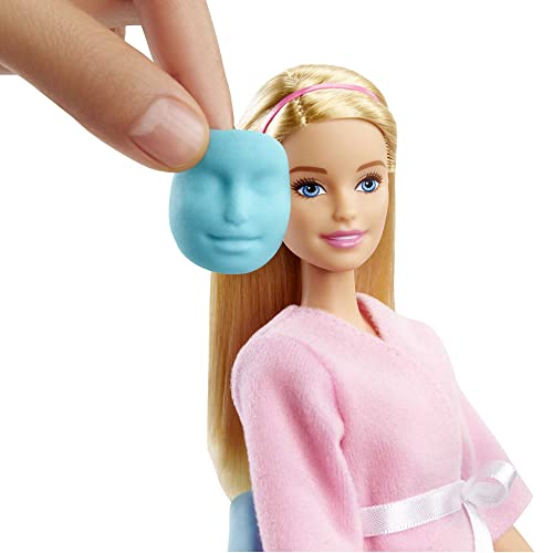 Barbie con su Mascarilla, Playset de Spa, Muñeca con Accesorios (Mattel GJR84)