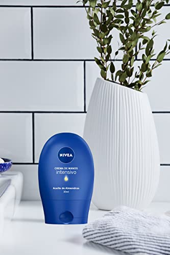 NIVEA Pack Human Touch con body milk (1 x 250 ml), crema facial (1 x 50 ml), crema de manos (1 x 30 ml), crema universal (1 x 150 ml) y bálsamo labial (1 x 4,8 g)