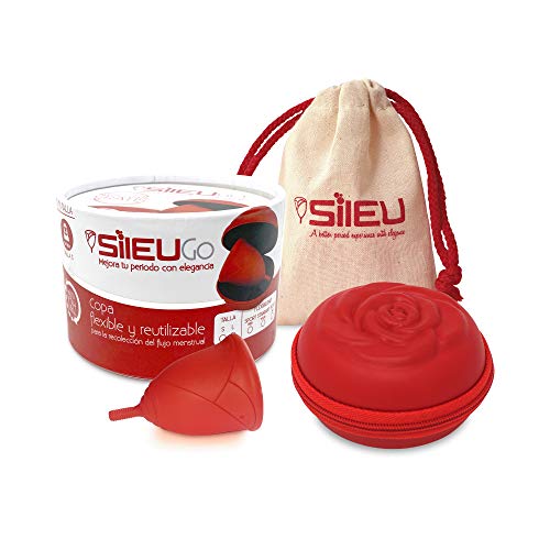 Pack Sileu Go: Copa menstrual Rose - Modelo de iniciación - Alternativa ecológica, natural a tampones y compresas - Talla S, Rojo, Flexibilidad Soft + Estuche de Flor Rojo