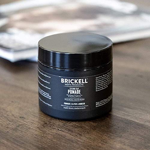 Brickell Men 's Styling Clay Pomade para hombres, natural y orgánico con fijación fuerte y acabado mate, producto para peinados modernos, 2 onzas, perfumado