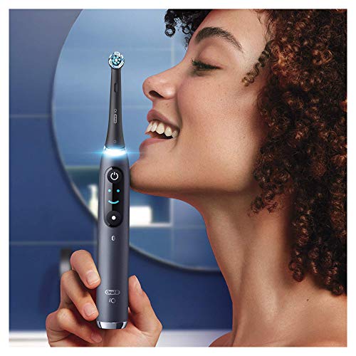 Oral-B iO9 Cepillo de Dientes Eléctrico con Mango Recargable, Tecnología Magnética de Braun, 1 Recambio, Pantalla a Color, Cargador, Funda Magnética y Estuche de Viaje - Negro