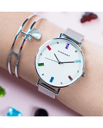 Reloj analógico para Mujer de Radiant. Colección Aliance. Reloj Plateado con Malla milanesa y Esfera Blanca con pedrería de Colores. 3ATM. 36mm. Referencia RA542601.