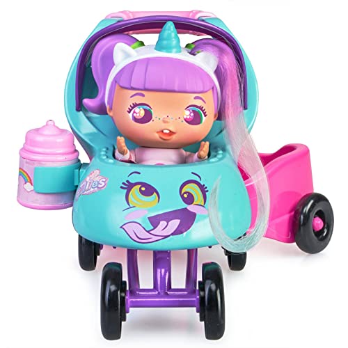 The Bellies from Bellyville - Mini Rosie´s Car, Coche de Juguete para los muñecos Mini Bellies, Incluye Pegatinas, biberón y una Mini Rosie Rainbow, Tiene Hueco para 3 muñecas, Famosa (700017071)