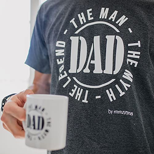 MIMUSELINA Regalo Papá Pack Dia del Padre de Camiseta Hombre, Taza Dad y Llavero de Madera Dad, con Sello Papi Dad, The Man, Myth, Legend. Regalo Papa Padre Primerizo (Talla XL)